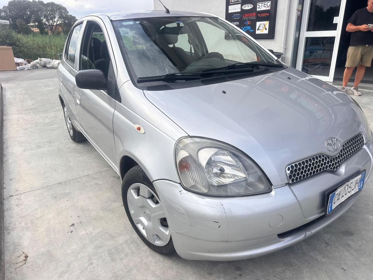 Toyota Yaris 1.0i 16V cat 5 porte Sol