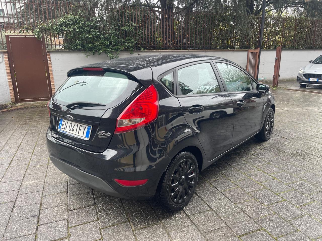 Ford Fiesta 1.4 16V 5p. Bz.- GPL Titanium Bs.