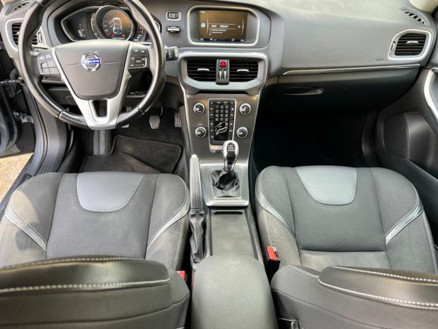 VOLVO V40 D3 Momentum