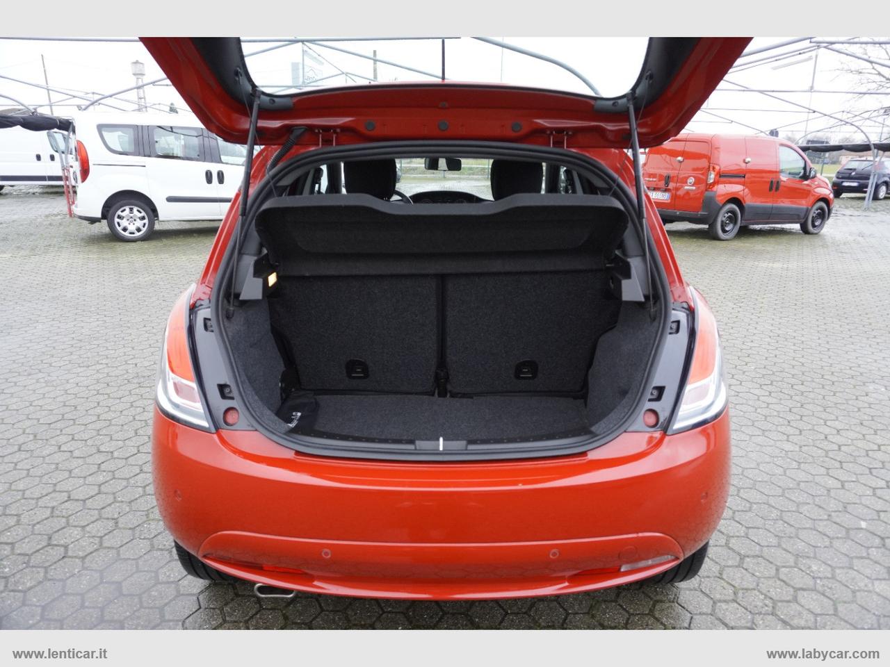 LANCIA Ypsilon 1.0 FireFly S&S Hybrid Eco Gold Adatta a Neopatentati