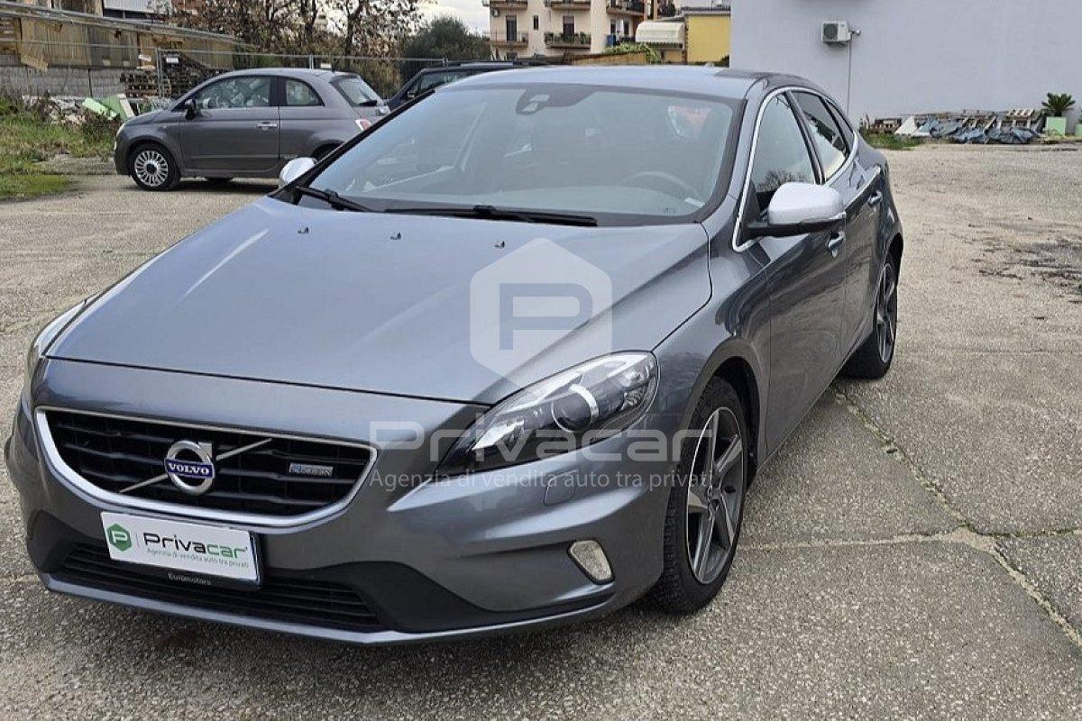 VOLVO V40 D2 R-design Momentum