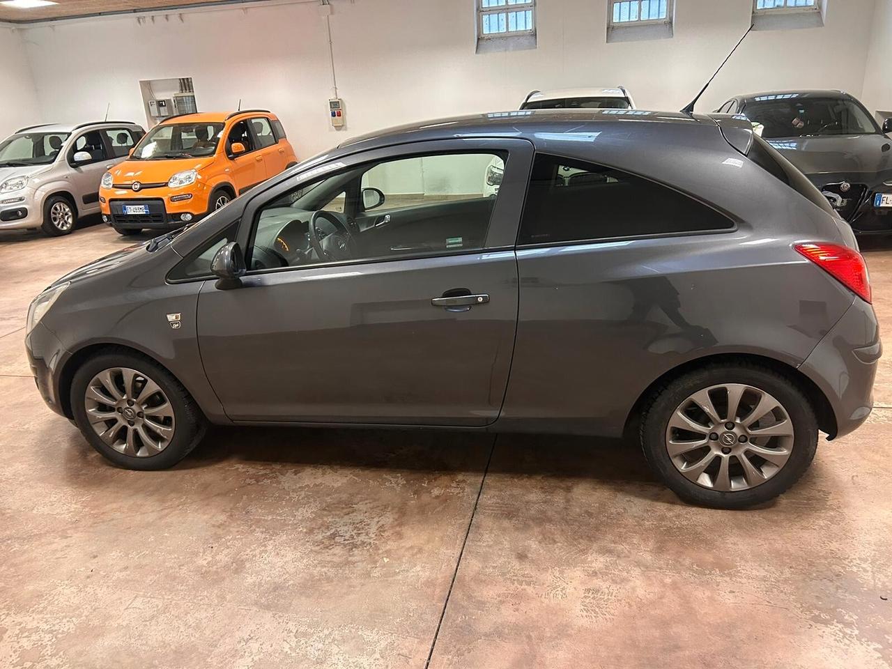 Opel Corsa 1.2 3 porte b-color