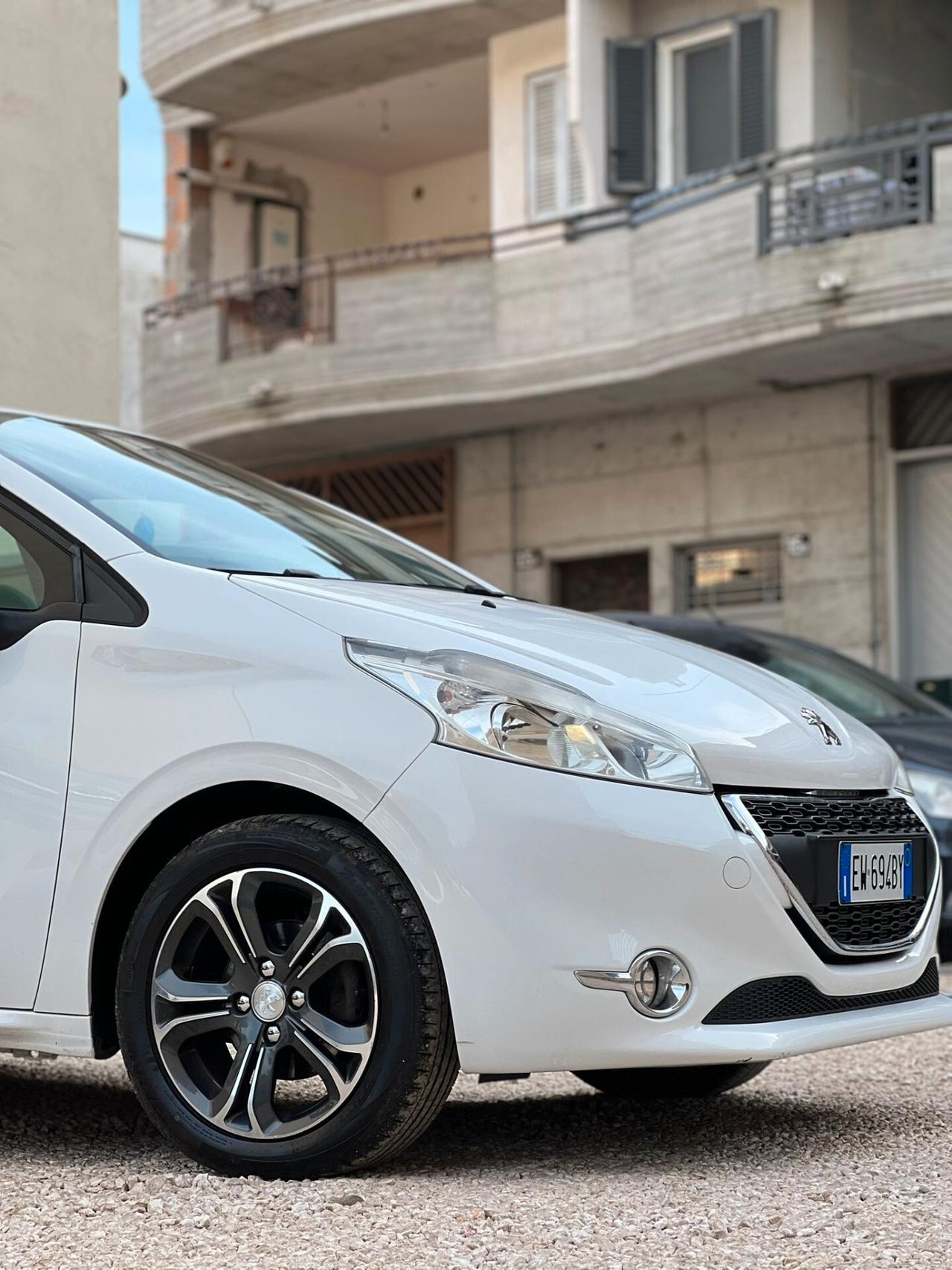 Peugeot 208 1.4 HDi 68 CV 5 porte Allure