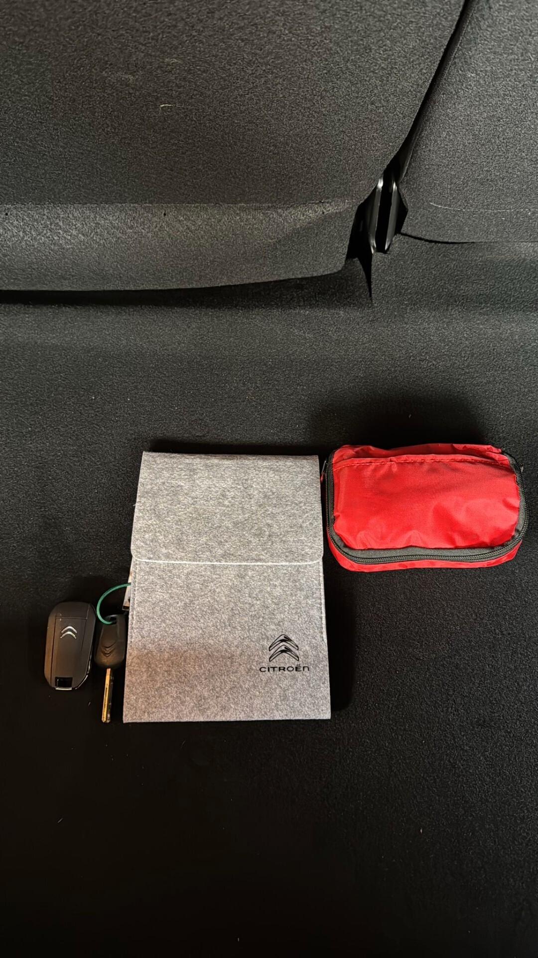 CITROEN C3 1.5 DIESEL, BLUE HDI 100CV S&S BUSINES COMBI N1 M6 MY20 CON POSTI NUMERO 4, 2023 - 5 Porte, chilometraggio 18.000 km prestazione 75 kW (102 CV), tipo di Alimentazione, DIESEL, trasmissione Manuale, classe di emissione (EURO6)
