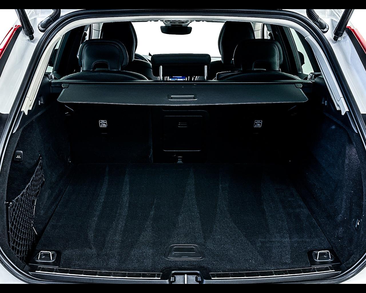 VOLVO XC60 (2017-->) - XC60 B4 (d) AWD automatico Plus Dark