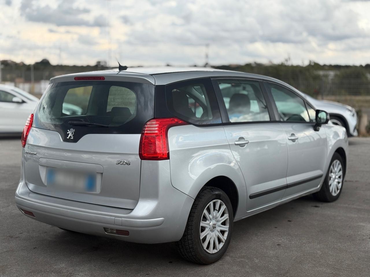 Peugeot 5008 1.6 HDi 112CV Tecno 7 POSTI