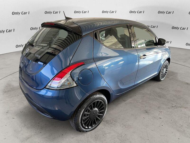 Lancia Ypsilon 1.0 FireFly 5 porte S&S Hybrid Silver