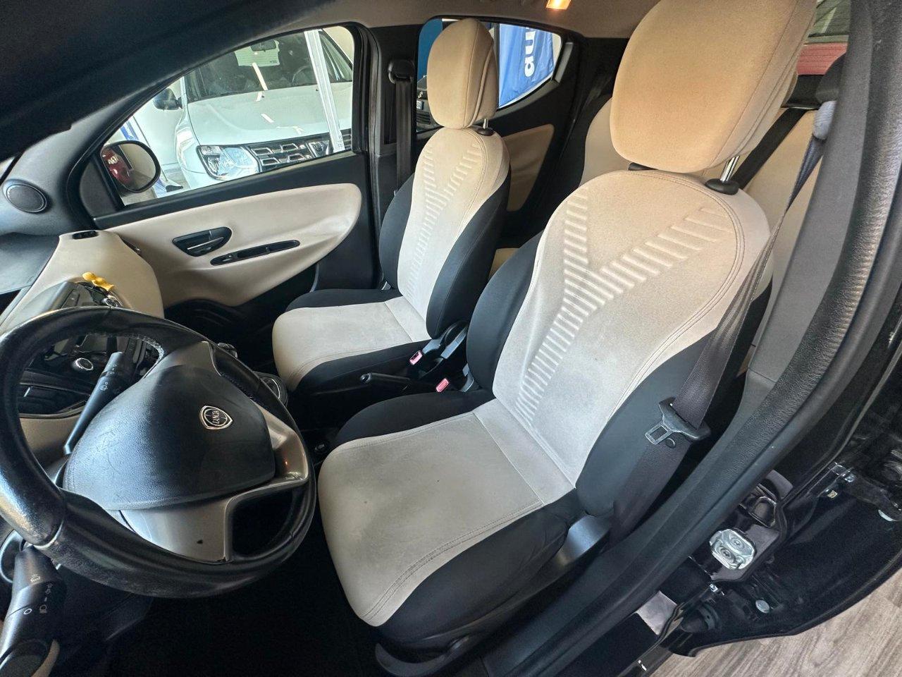 Lancia Ypsilon 5 Porte Ypsilon 1.2 8v Gold c/CL 69cv E6