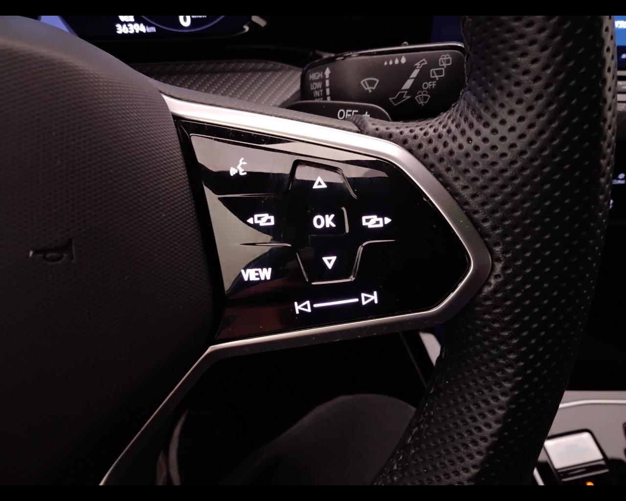 VOLKSWAGEN Golf VIII 2020 - Golf 1.5 etsi evo R-Line 130cv dsg