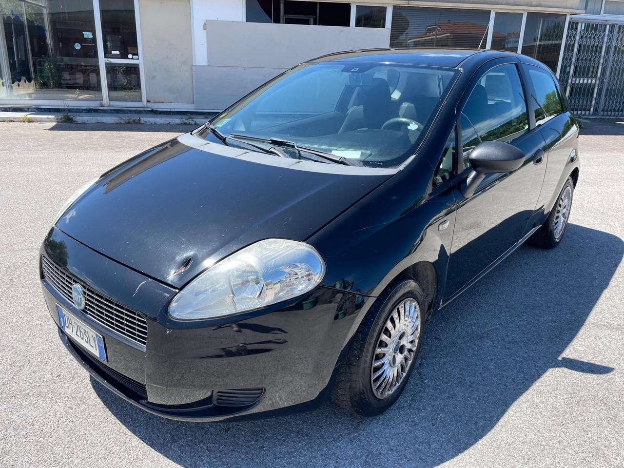 FIAT GRANDE PUNTO 1.2 BENZINA 2007 CON FRIZIONE NUOVA.