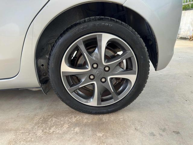 TOYOTA Yaris 1.5 5 POSTI IBRIDA OK NEOPATENTATI BI-COLOR