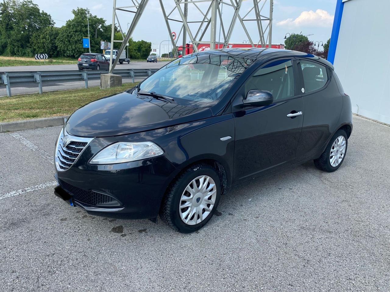 Lancia Ypsilon 1.2 69 CV 5 porte GPL Ecochic Silver