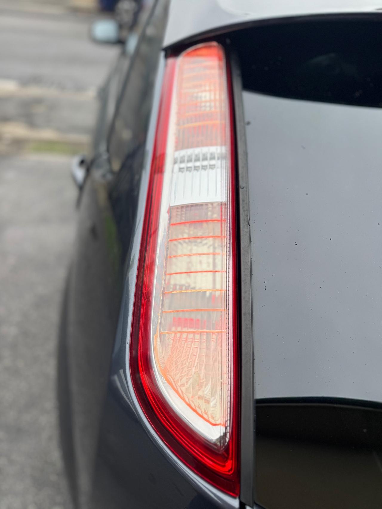 Ford Focus 1.6 (115CV) 5p. Bz.- GPL Titanium