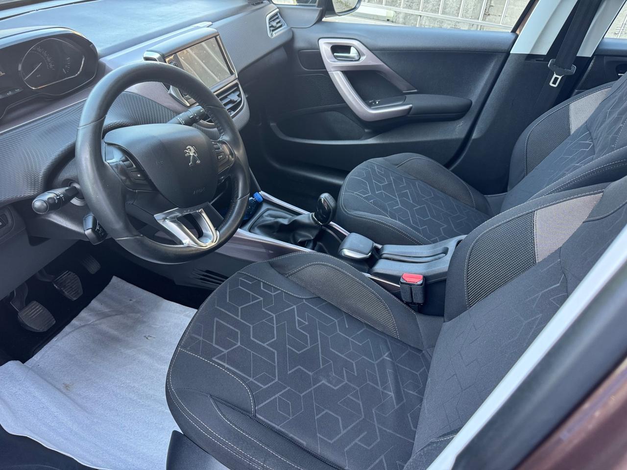 Peugeot 2008 1.6 e-HDi 92 CV neopatentati