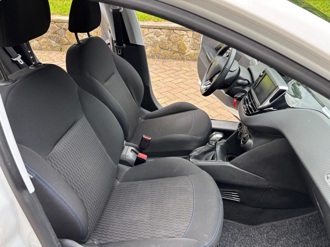 Peugeot 208 BlueHDi 75 5 porte Style OK NEOPATENTATI