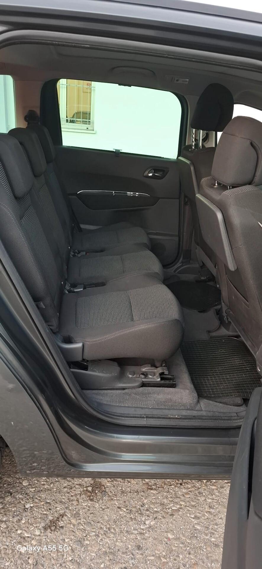 Peugeot 5008 1.6 HDi 112CV cambio robotizzato Tecno