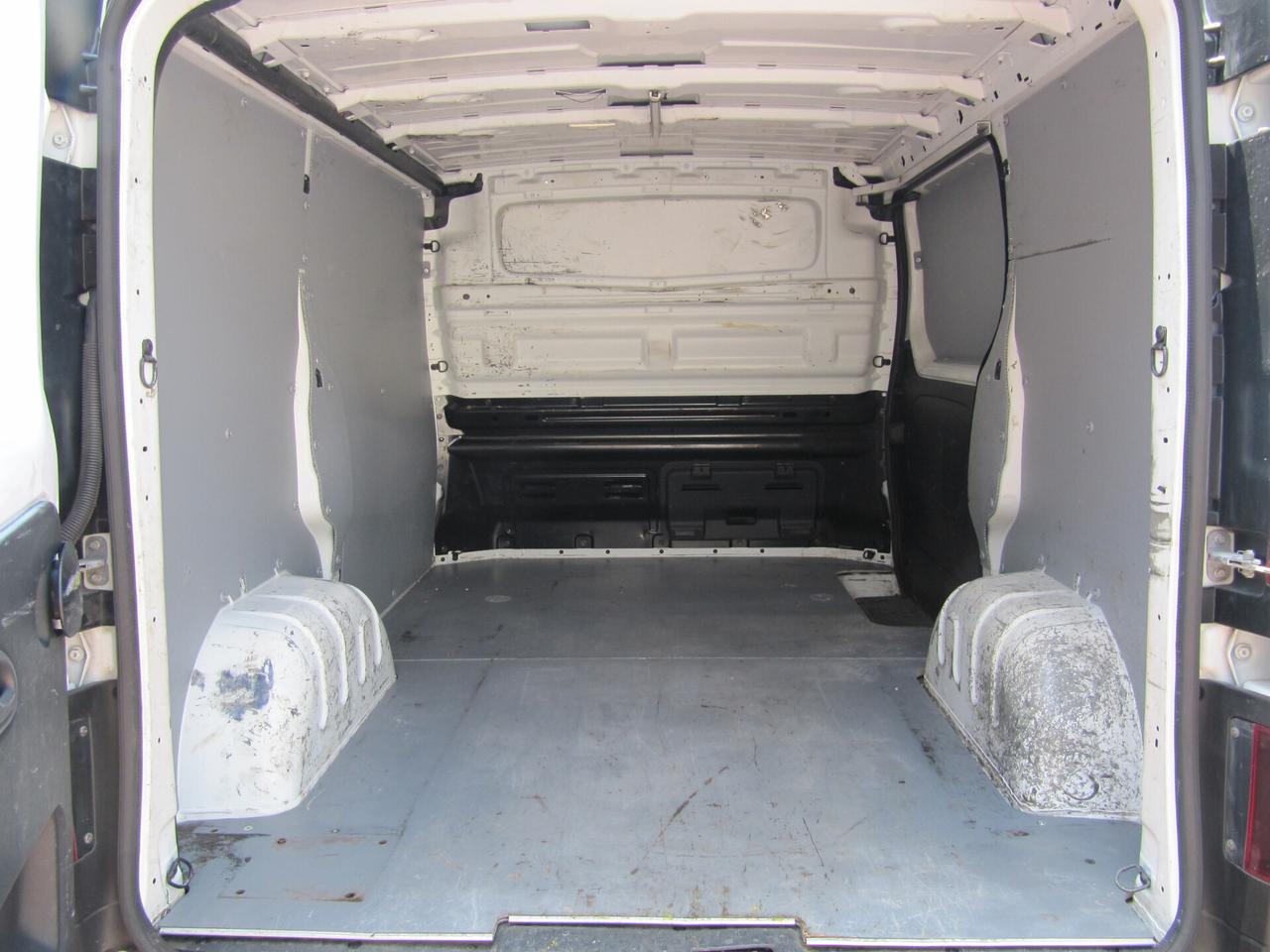 NISSAN NV300