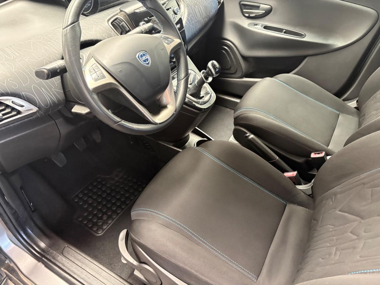 Lancia Ypsilon 0.9 TwinAir 85 CV 5 porte Metano Ecochic Gold