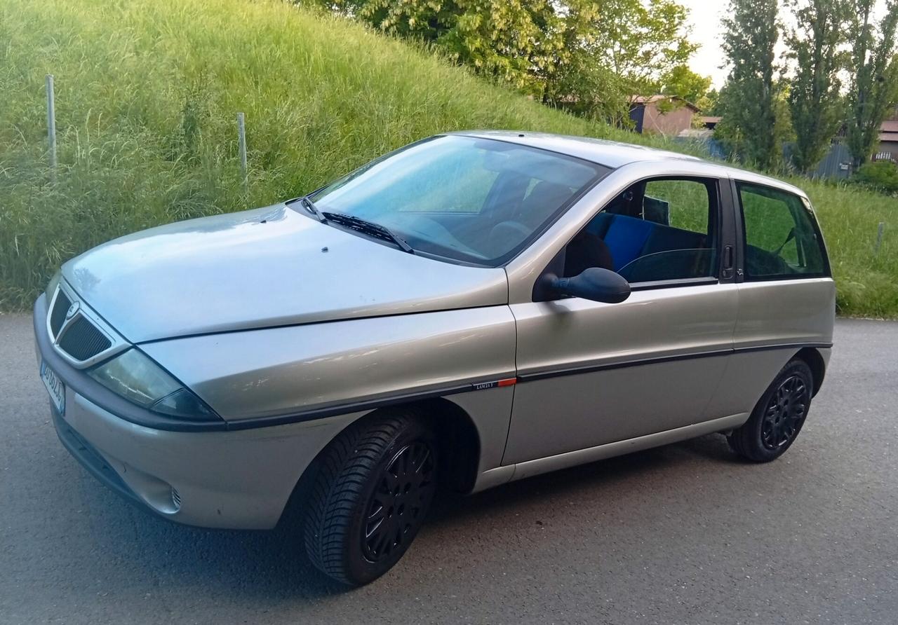 Lancia Y 1.2i cat Elefantino Blu