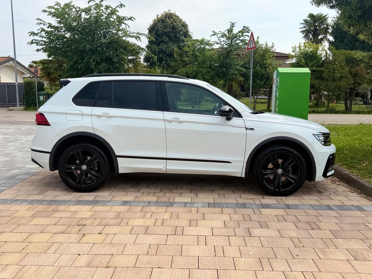 Volkswagen Tiguan 2.0 TDI R-Line SCR 4MOTION Advanced BlueMotion Technology