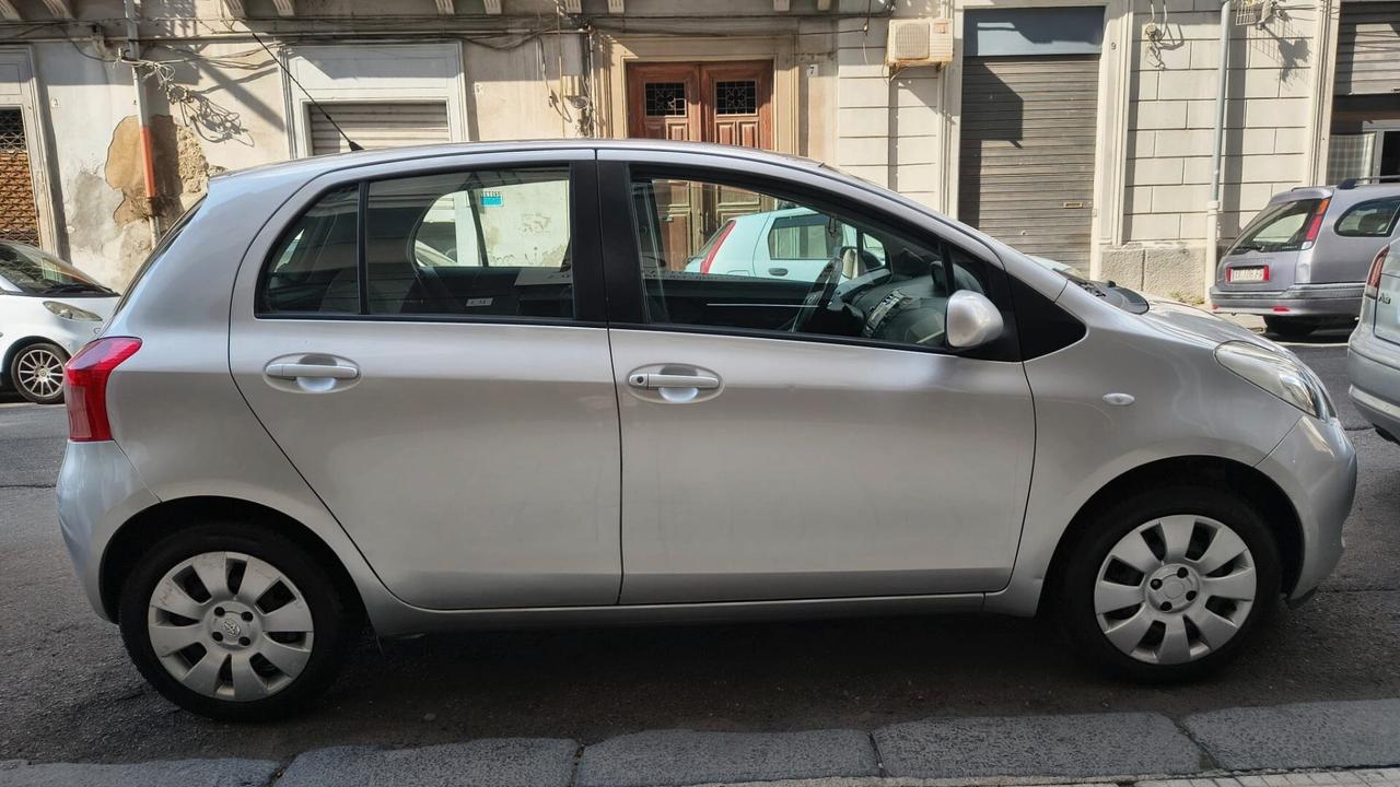Toyota Yaris 1.0 5 porte