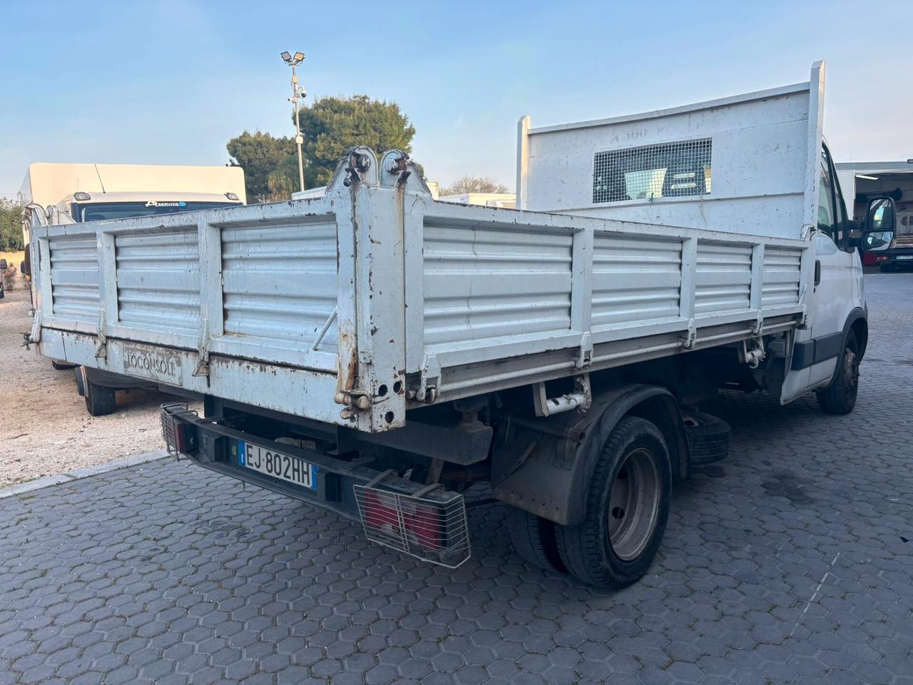 IVECO Daily 35C11 Ribaltabile Trilaterale – Pronto al lavoro