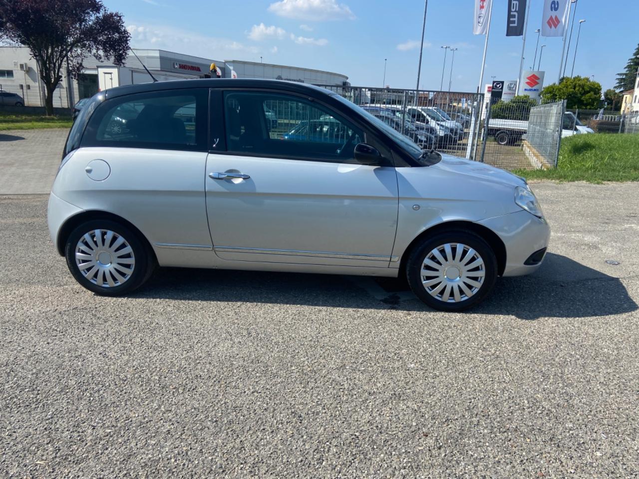 Lancia Ypsilon 1.2 Argento ok neo patentati