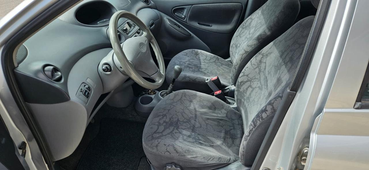 Toyota Yaris 1.0 16V 5 porte Sol