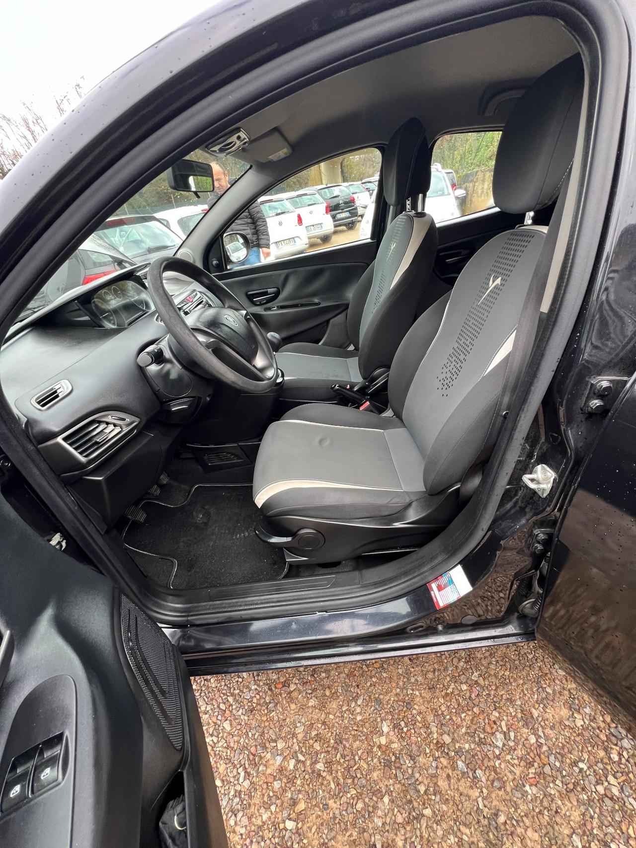 Lancia Ypsilon 1.2 69 CV 5 porte GPL Ecochic Gold