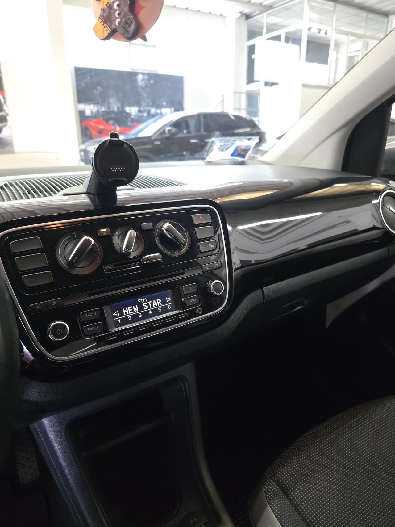 Volkswagen up! 1.0 5p. move up!