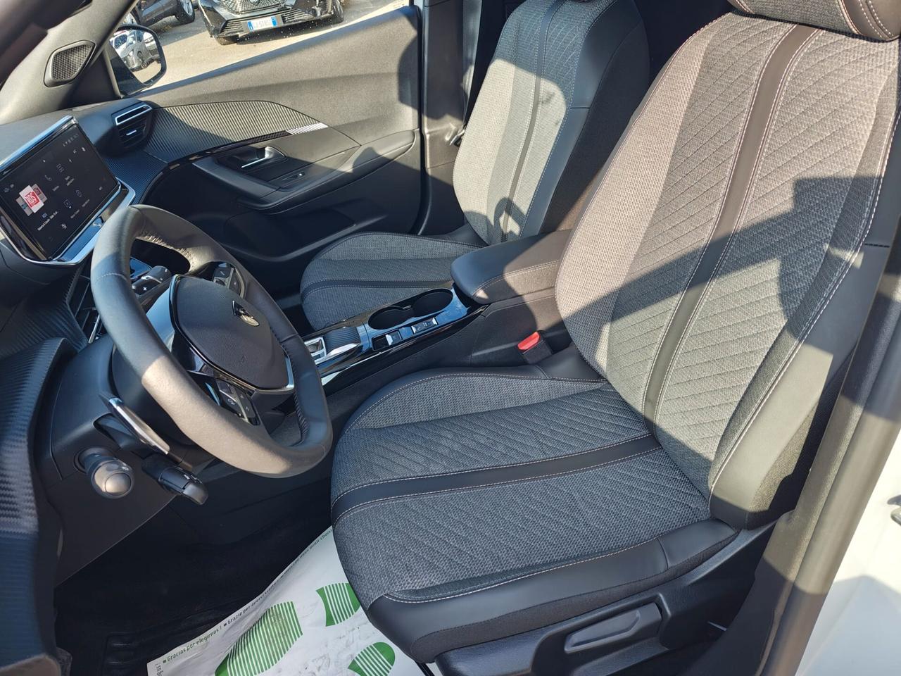 Peugeot 2008 PureTech 130 S&S EAT8 Allure