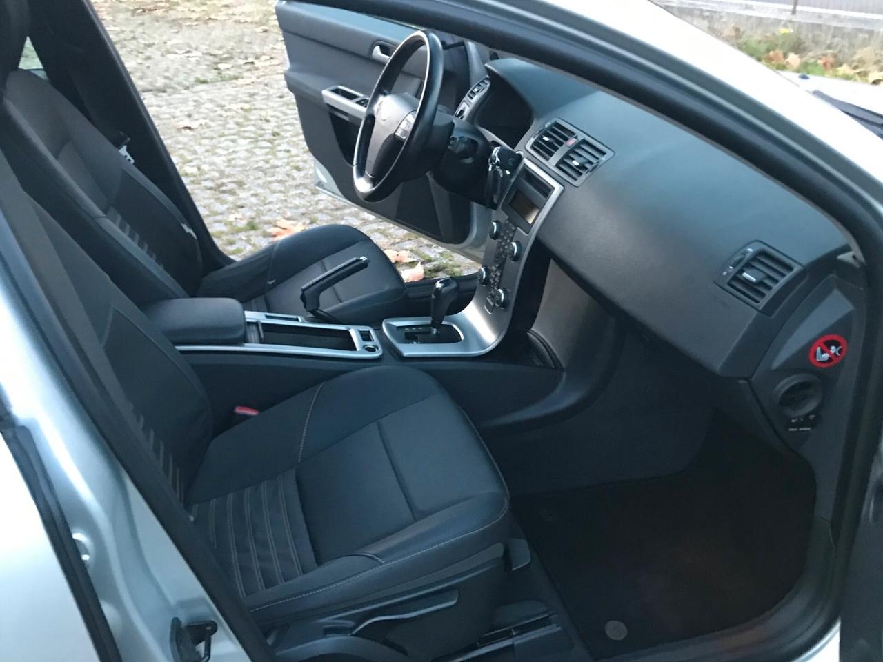 V50 2.0d Momentum automatica cerchi da "17"