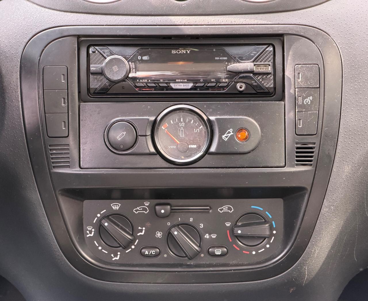 Citroen C3 1.4- Benz-Metano revisionato-Neopatentati-garanzia