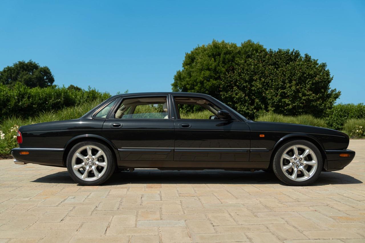 JAGUAR XJR - JAG00067