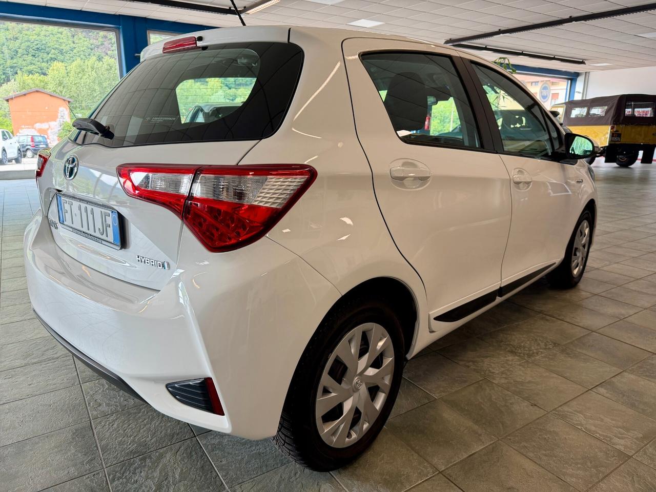 Toyota Yaris 1.5 Hybrid Active-CAMBIO AUTOMATICO-NEOPATENTATI-