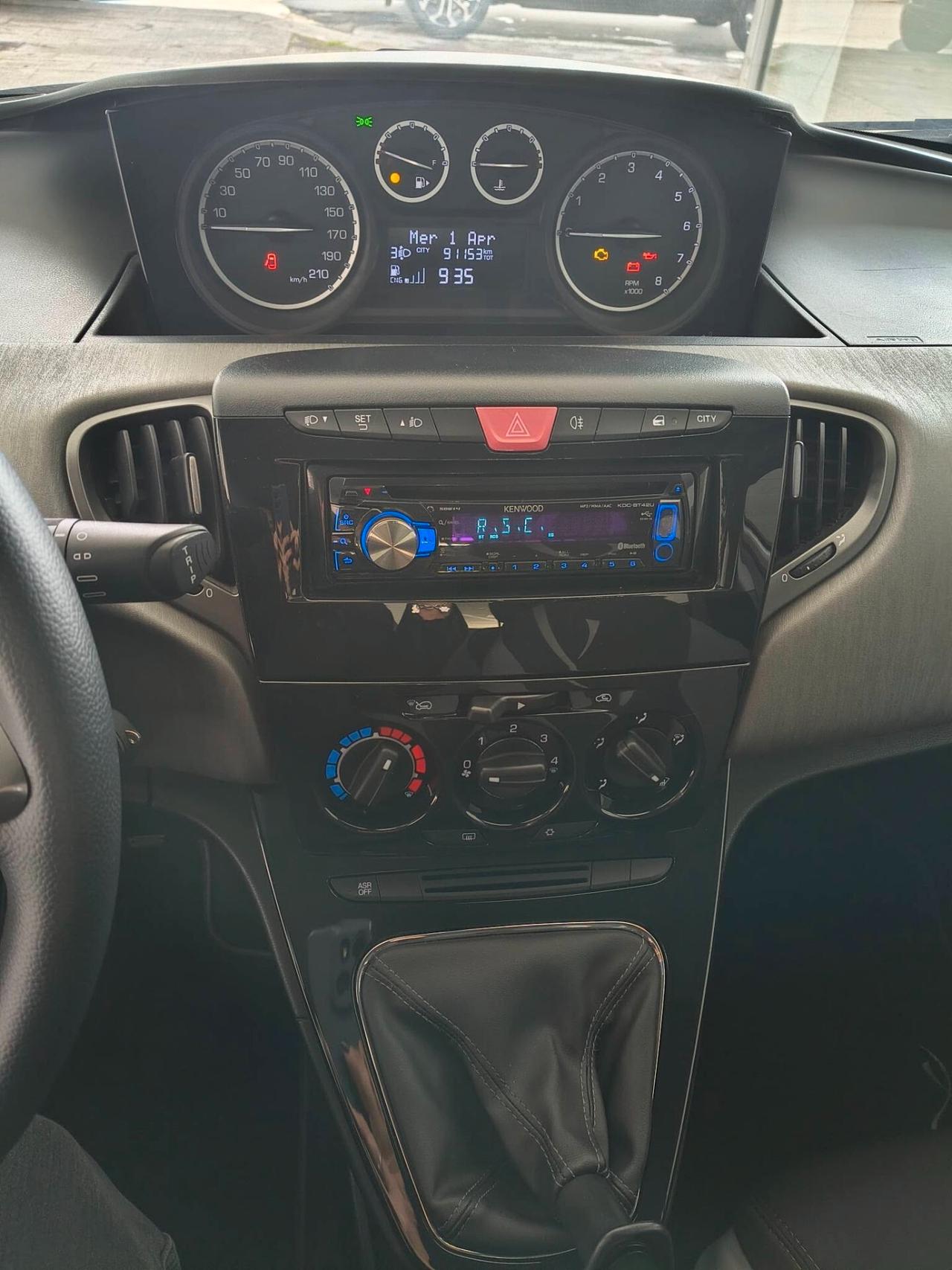 Lancia Ypsilon 0.9 TwinAir 85 CV 5 porte Metano Ecochic Silver