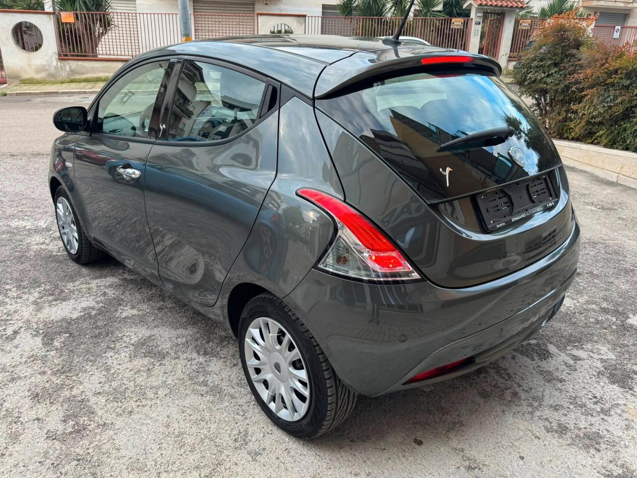 LANCIA YPSILON 1.2 69 CV. BENZINA NAVIGATORE PERFETTA