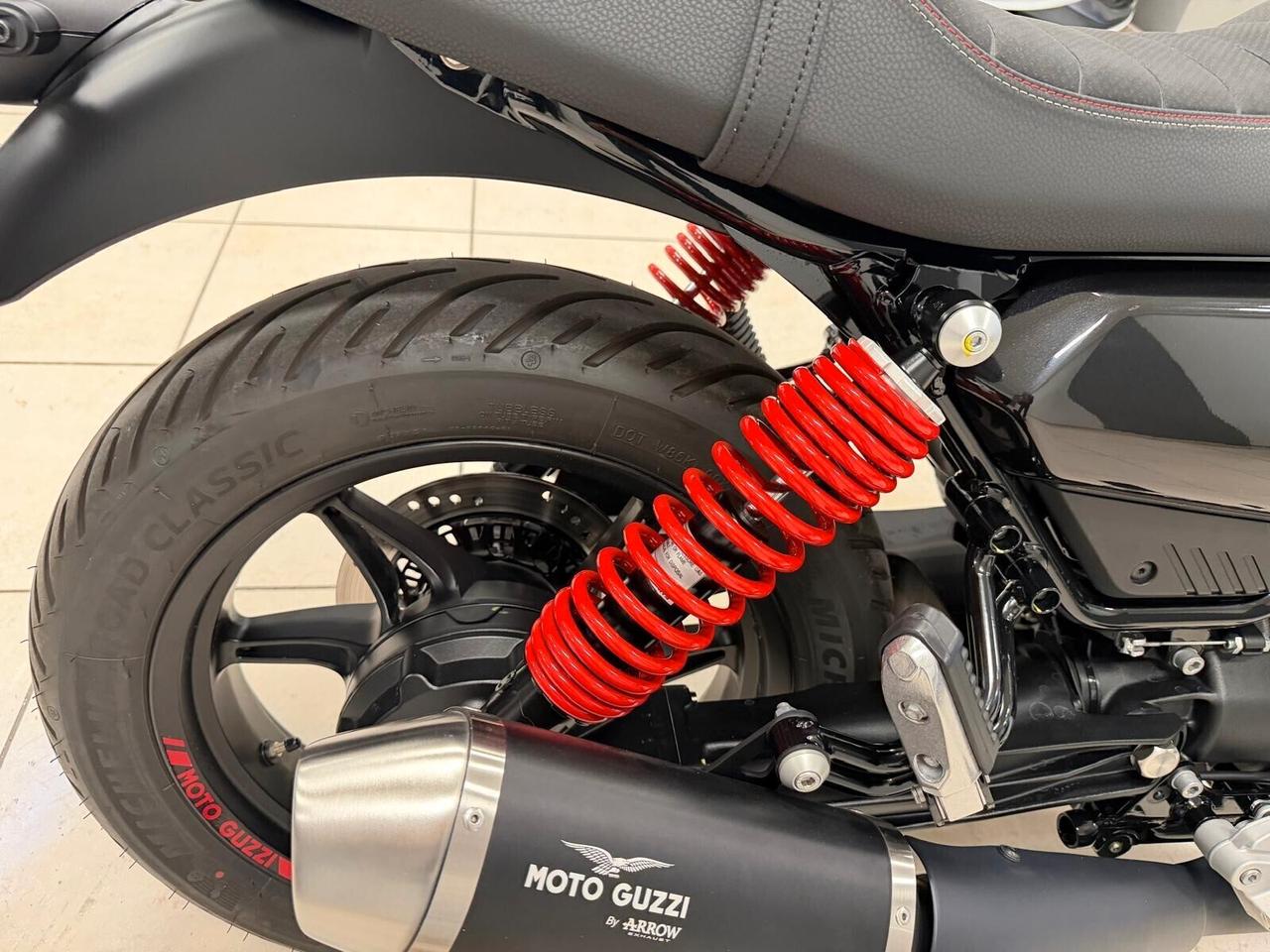 Moto Guzzi V7 STONE TEN