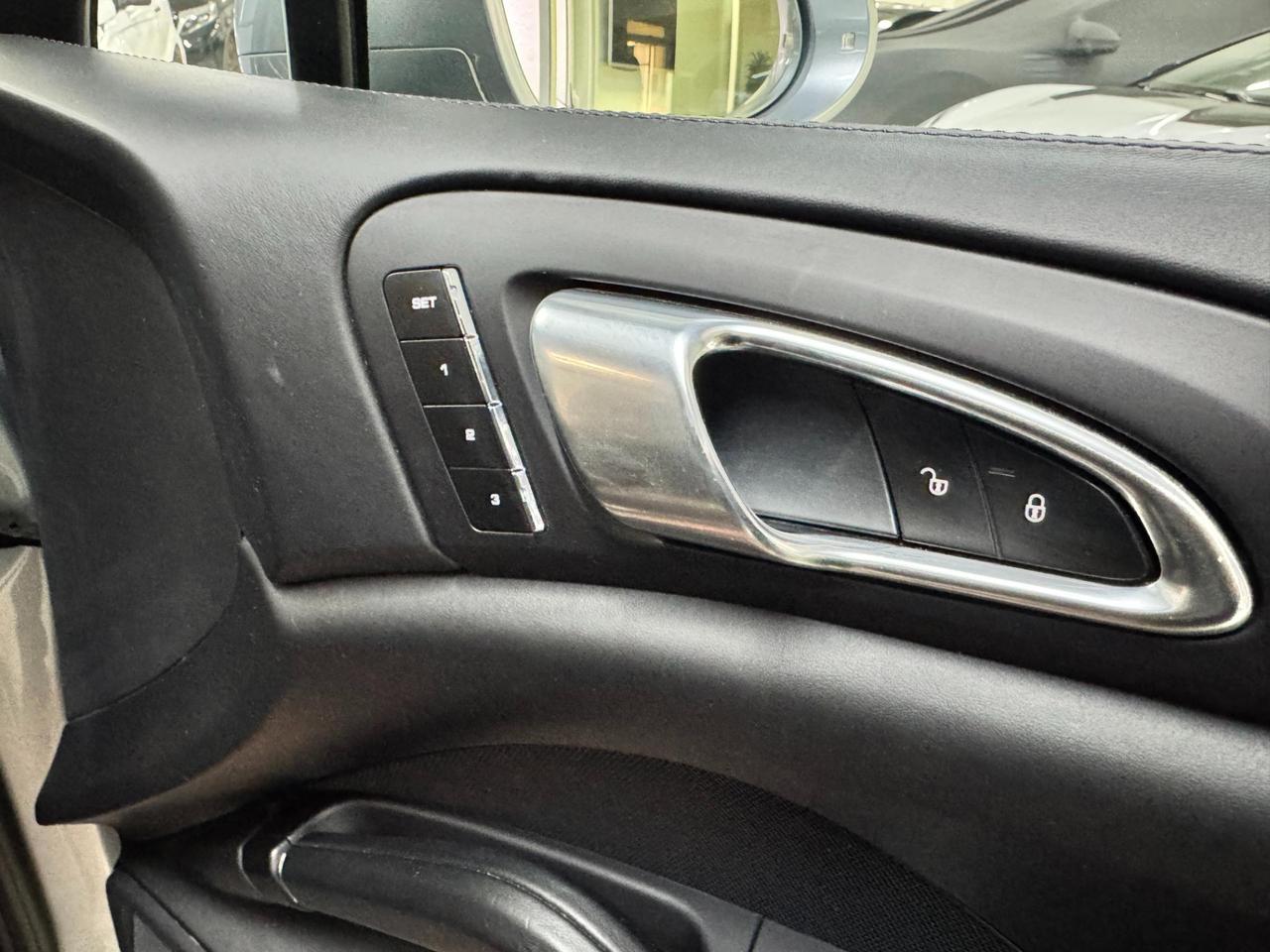 Porsche Cayenne 3.0 e-hybrid S tiptronic