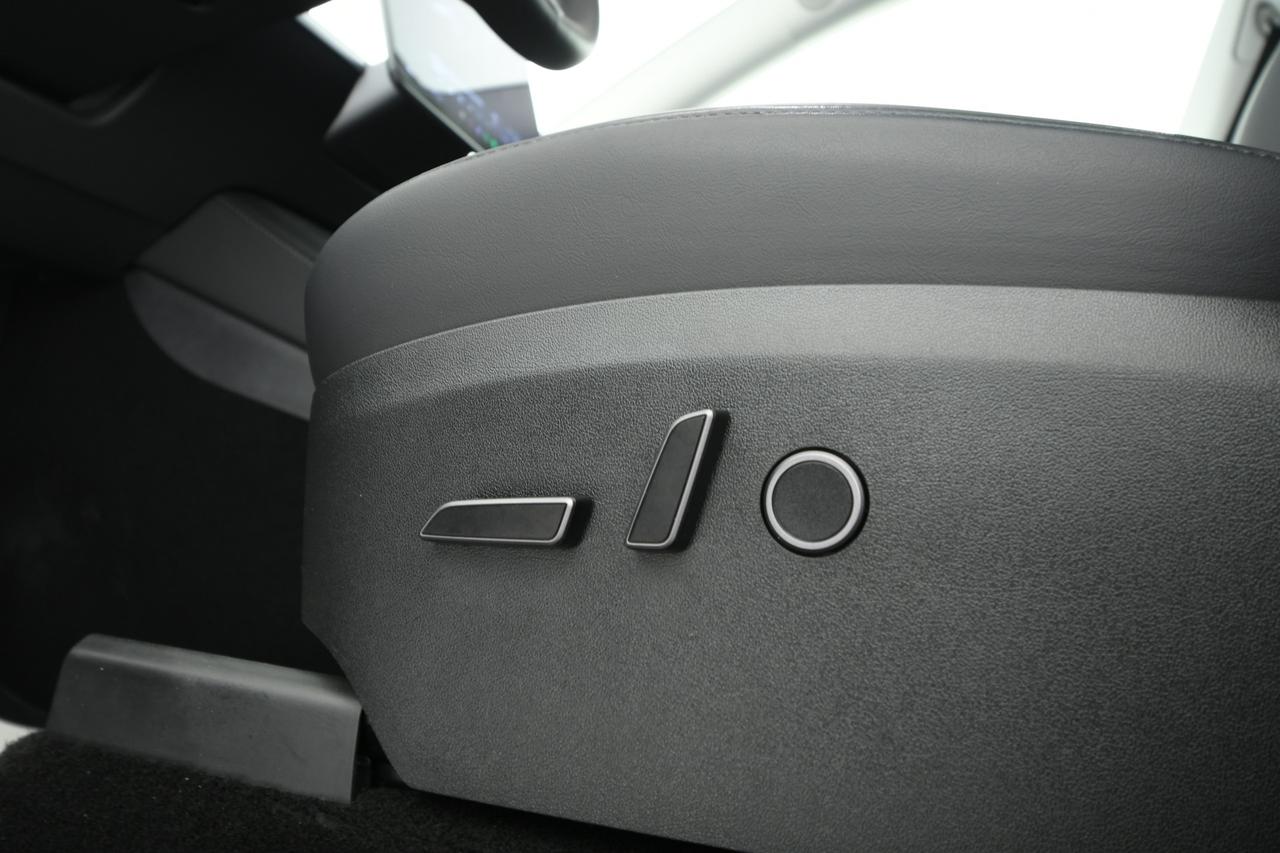 TESLA Model Y Long Range Dual Motor awd + AUTOPYLOT MAX