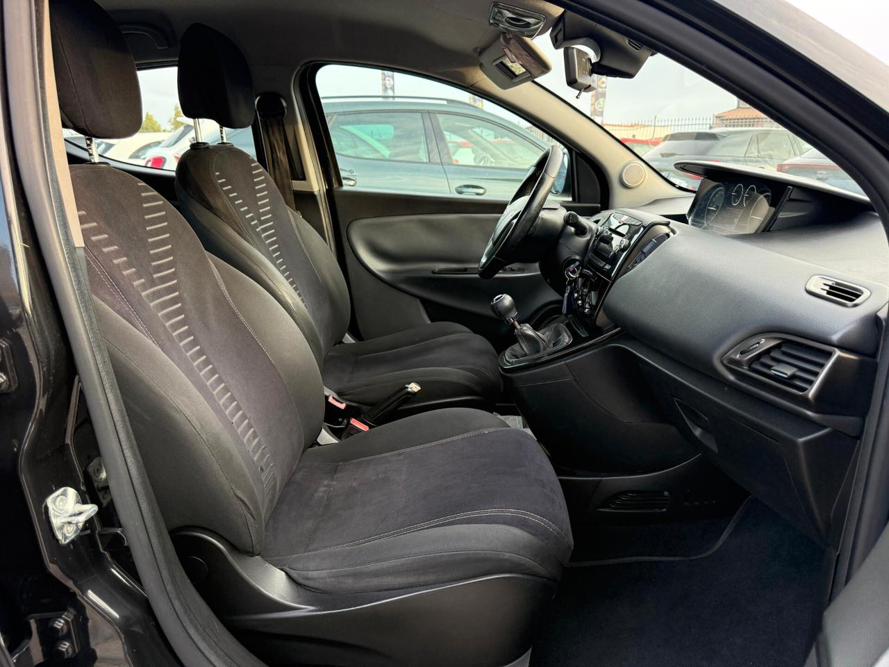 Lancia Ypsilon 1.3 MJT 16V 95 CV 5 porte S&S Silver