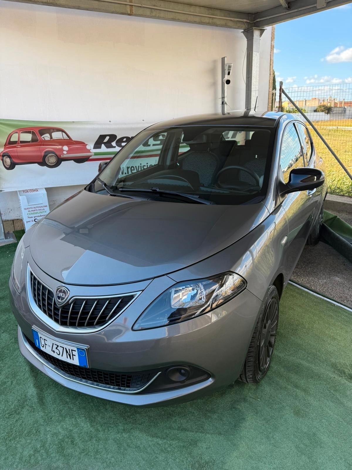 Lancia Ypsilon 1.0 FireFly 5 porte S&S Hybrid Ecochic Silver