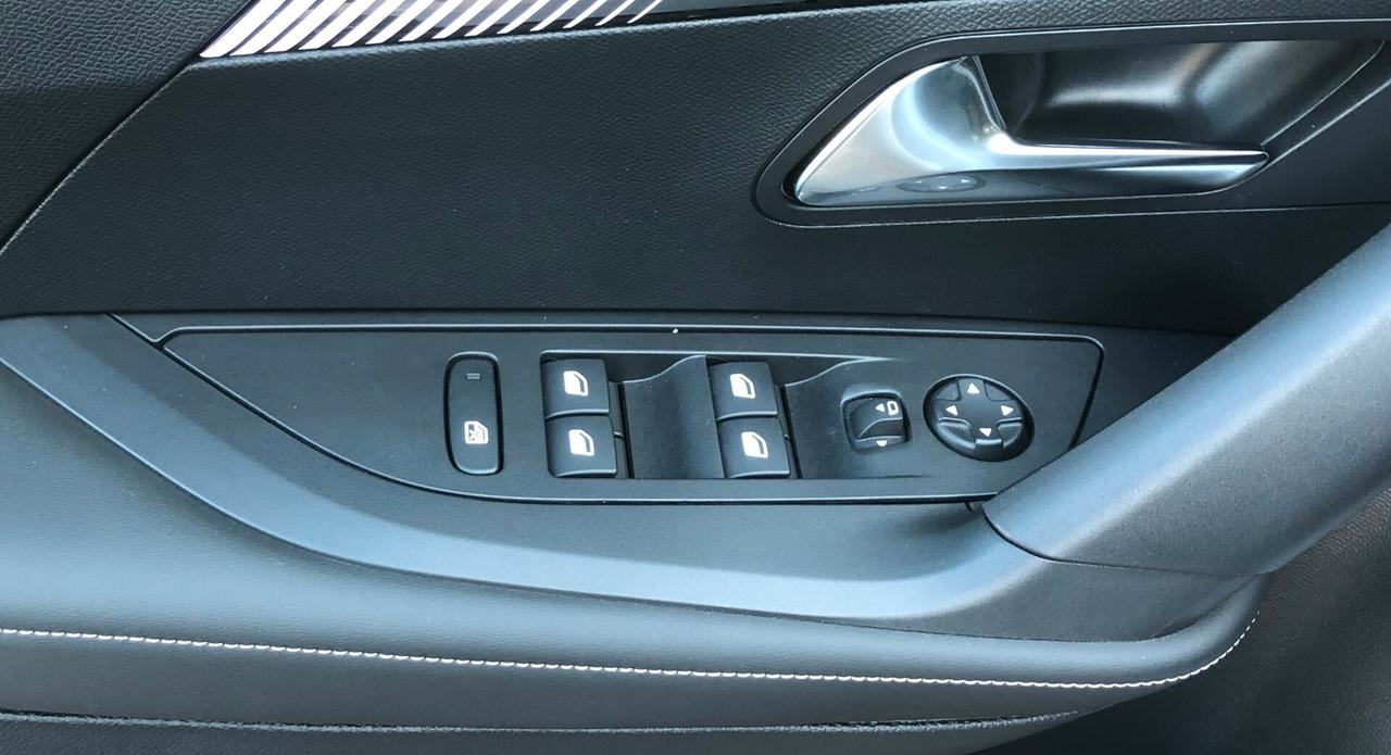 Peugeot 2008 PureTech 100 S&S Allure
