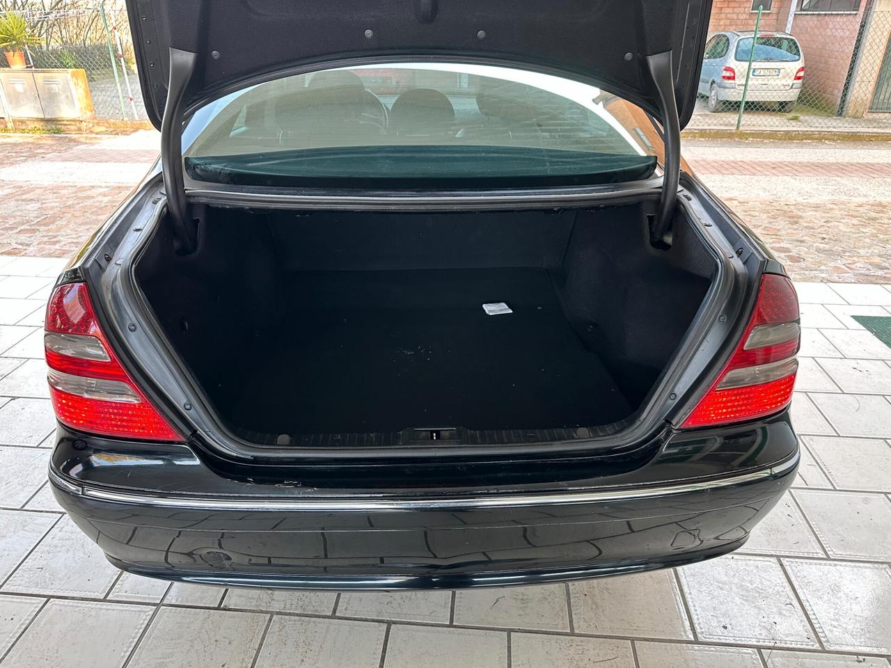 Mercedes-benz E 280 CDI Avantgarde (12 RATE)