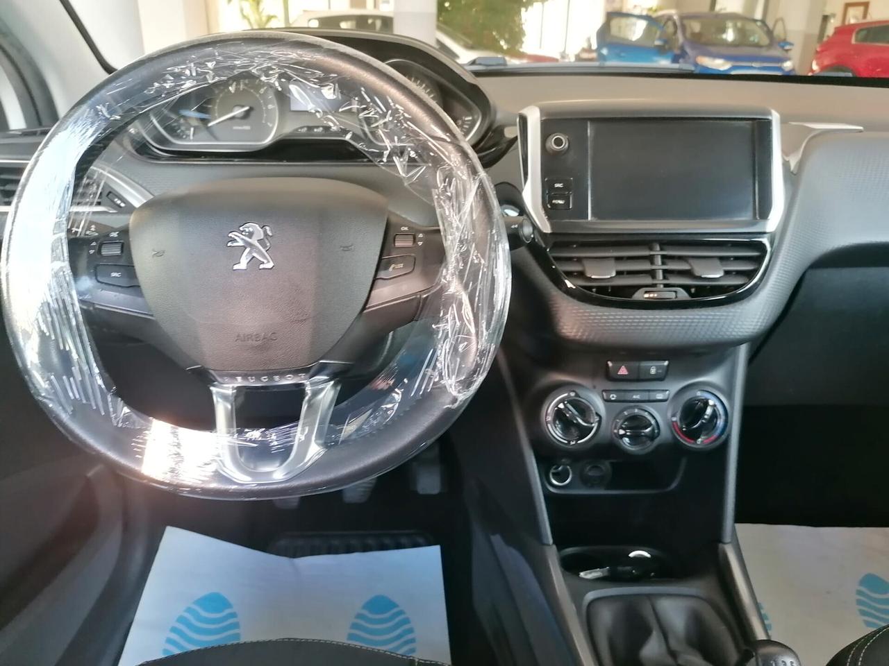 PEUGEOT 2008 1.2 BENZINA PURE TECH ALLURE(ADATTA NEOPATENTATI)