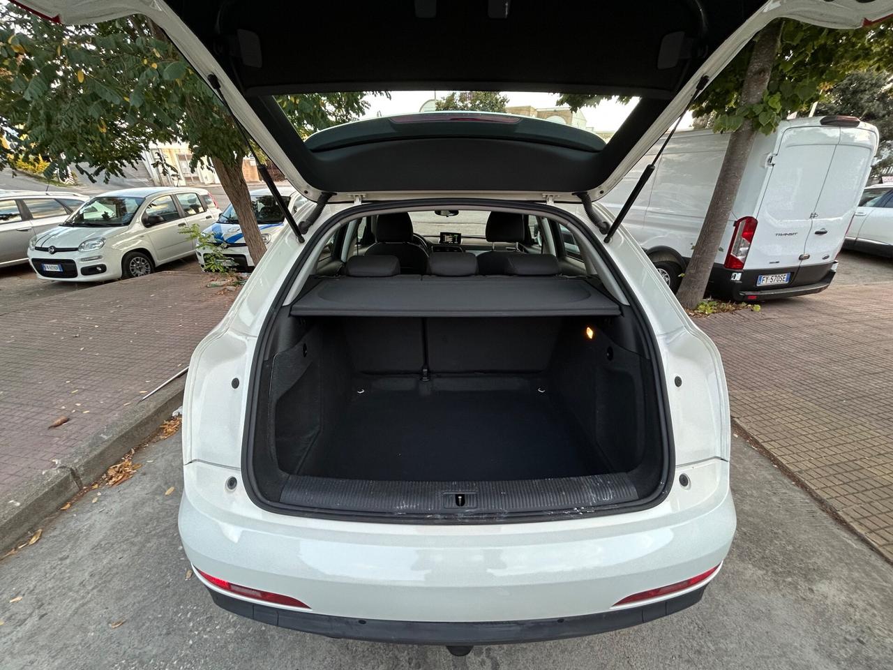 Audi Q3 TDI KM.80.000! Gancio traino