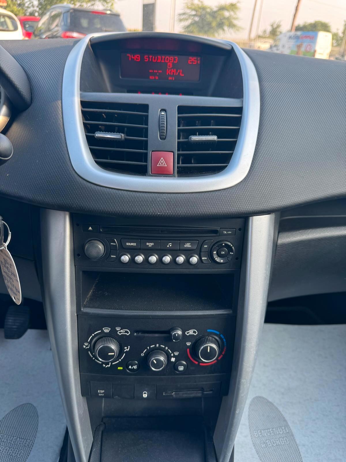 Peugeot 207 1.4 BENZ 5P UNIPRO SOLO 64000 KM - 2012