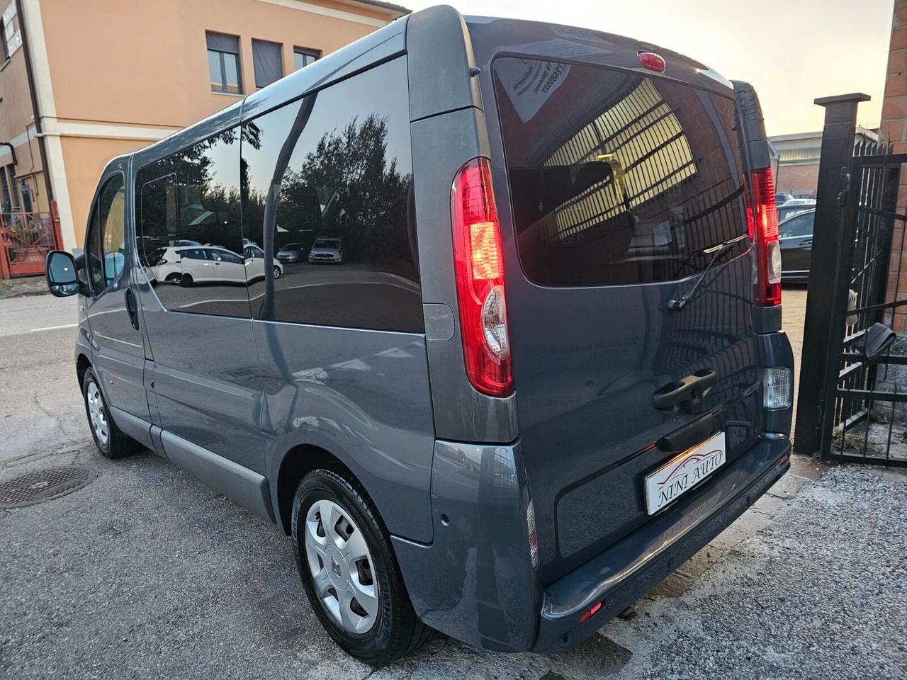 Renault Trafic 2.5 dCi 145cv Passenger Black Edition*7Posti*