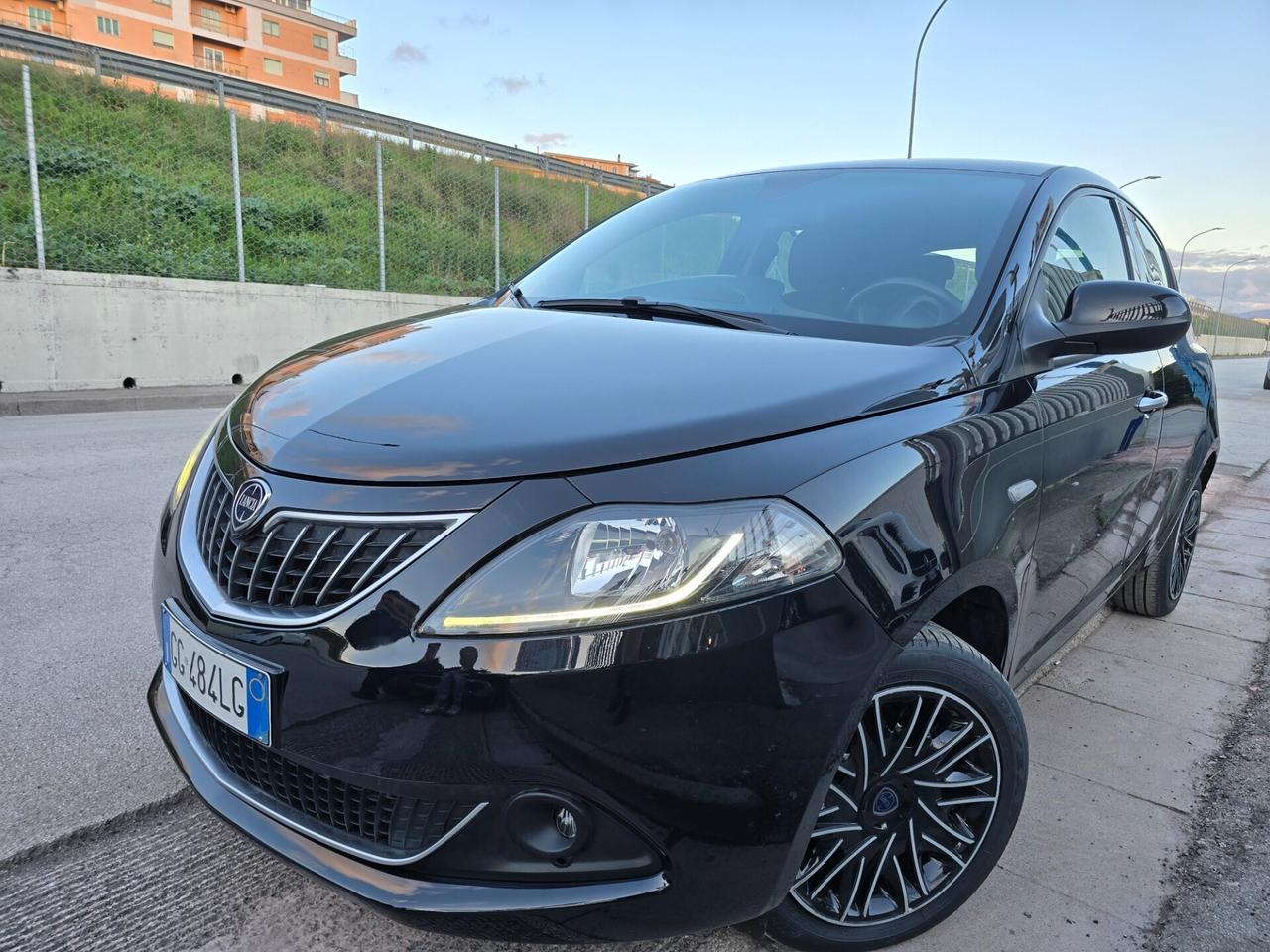 Lancia Ypsilon 1.0 FireFly Hybrid Ecochic UnYca