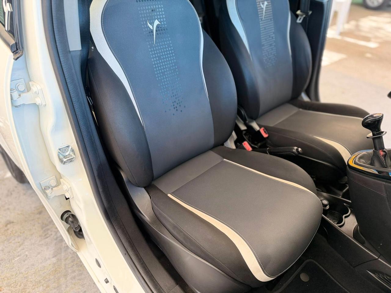 Lancia Ypsilon 1.2 69 CV 5 porte Elefantino